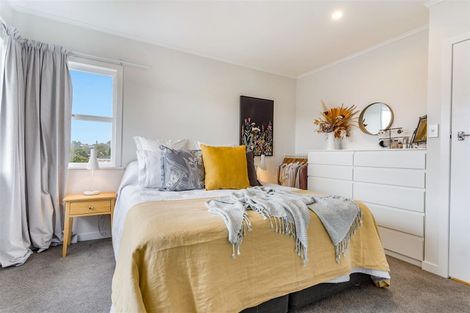 Photo of property in 15 Camelot Place, Glenfield, Auckland, 0629