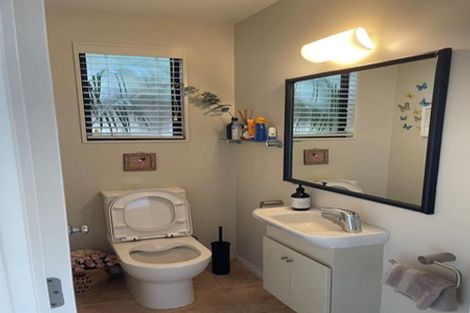 Photo of property in 2/31 Eversleigh Road, Belmont, Auckland, 0622