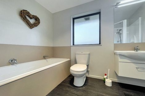 Photo of property in 40 Cresswell Place, Johnsonville, Wellington, 6037