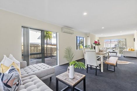 Photo of property in 42 Black Teal Close, Unsworth Heights, Auckland, 0632