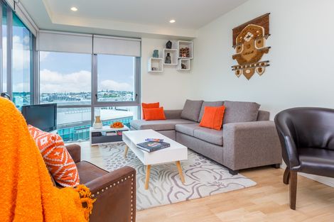 Photo of property in 30 Beach Road, Te Atatu Peninsula, Auckland, 0610