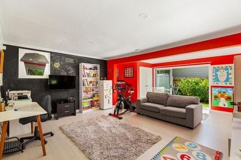 Photo of property in 46 Renata Crescent, Te Atatu Peninsula, Auckland, 0610