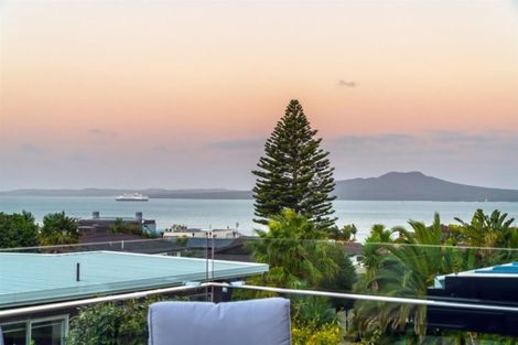 Photo of property in 2/5 Marama Street, Castor Bay, Auckland, 0620