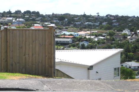 Photo of property in 2/66 Target Road, Totara Vale, Auckland, 0629