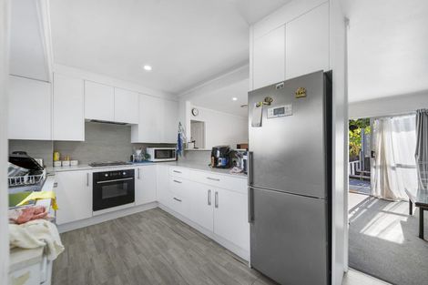 Photo of property in 27 Cedar Heights Avenue, Massey, Auckland, 0614