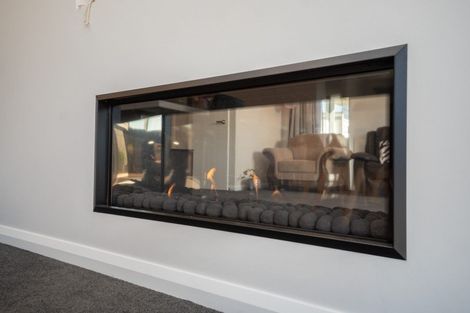 Photo of property in 5 Mediterranean Grove, Fitzherbert, Palmerston North, 4410