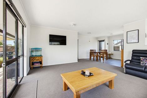 Photo of property in 6 Alan Styles Place, Greenmeadows, Napier, 4112
