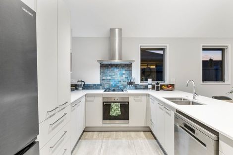 Photo of property in 15 Tiria Drive, Papamoa Beach, Papamoa, 3118