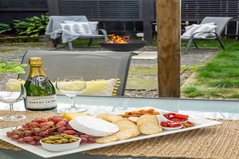 Photo of property in 2/7 Matipo Road, Te Atatu Peninsula, Auckland, 0610