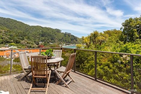 Photo of property in 23 Ferry Road, Days Bay, Lower Hutt, 5013