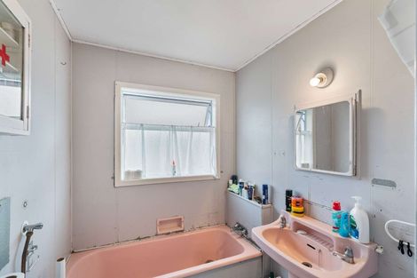 Photo of property in 116 Island Bay Road, Beach Haven, Auckland, 0626