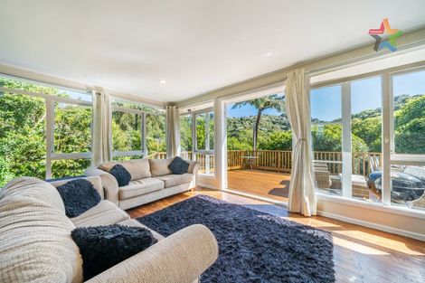 Photo of property in 64 Pekanga Road, Normandale, Lower Hutt, 5010