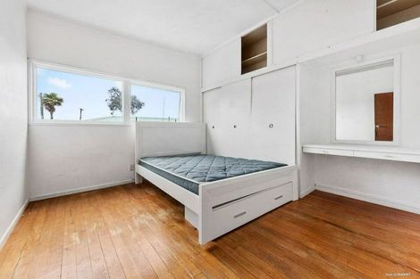 Photo of property in 15 Target Road, Totara Vale, Auckland, 0629