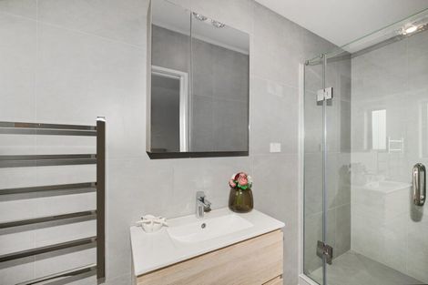 Photo of property in 2/1 Egremont Street, Belmont, Auckland, 0622