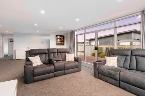 Photo of property in 58 Exeter Crescent, Takaro, Palmerston North, 4412