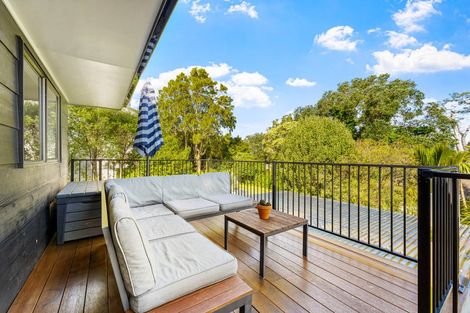 Photo of property in 26b Wade River Road, Stanmore Bay, Whangaparaoa, 0932