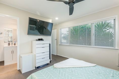 Photo of property in 44 Hepburn Road, Glendene, Auckland, 0602
