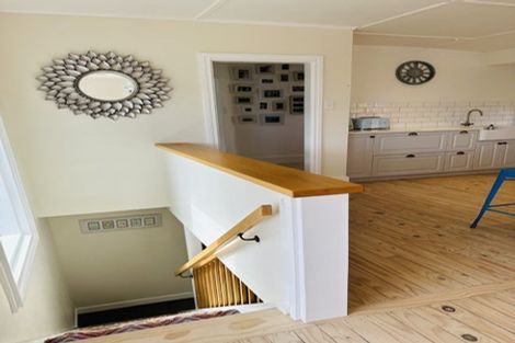 Photo of property in 8 Pendrell Road, Piha, New Lynn, 0772