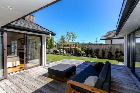 Photo of property in 1 Tupare Place, Highlands Park, New Plymouth, 4312