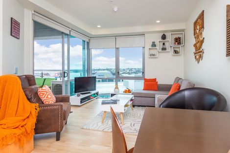 Photo of property in 30 Beach Road, Te Atatu Peninsula, Auckland, 0610