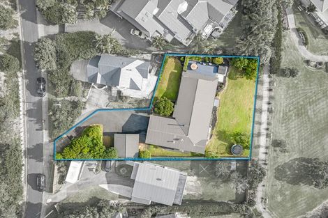 Photo of property in 12 Tawhana Crescent, Red Beach, 0932