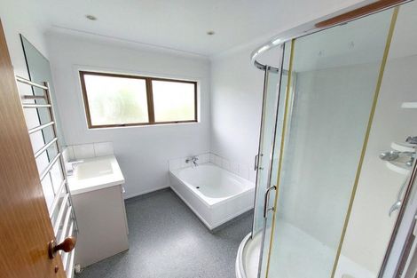 Photo of property in 8 Lowtherhurst Road, Massey, Auckland, 0614