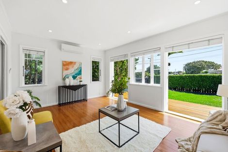 Photo of property in 44 Wellesley Road, Mangere Bridge, Auckland, 2022