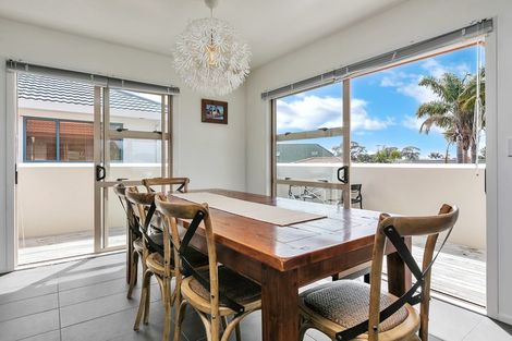 Photo of property in 3 Bridgehead Cove, West Harbour, Auckland, 0618