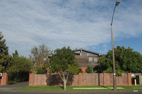 Photo of property in 79 Cascades Road, Pakuranga Heights, Auckland, 2010
