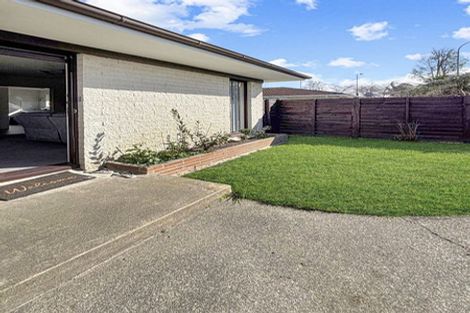 Photo of property in 2/518 Fitzroy Avenue, Hastings, 4122