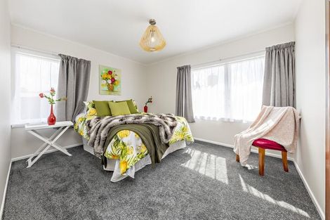 Photo of property in 24 President Avenue, Papakura, 2110