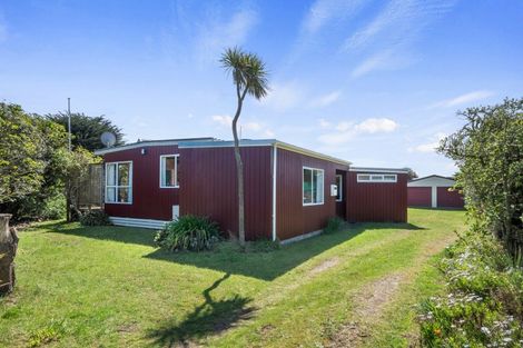 Photo of property in 9 Duncan Street, Waikawa Beach, Levin, 5573