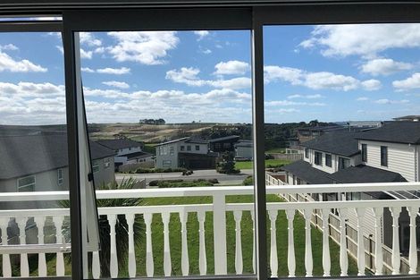 Photo of property in 39 Headland Drive, Long Bay, Auckland, 0630