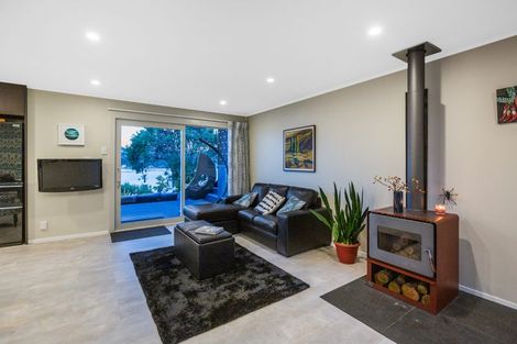 Photo of property in 64a Mana View Road, Paremata, Porirua, 5026