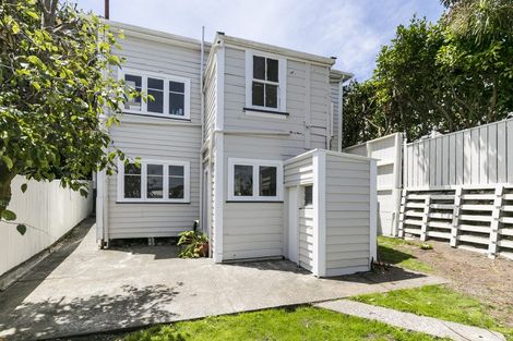 Photo of property in 60 Roxburgh Street, Mount Victoria, Wellington, 6011