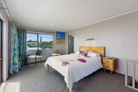 Photo of property in 1 Karaka Street, Otaki Beach, Otaki, 5512