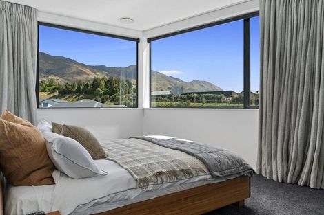 Photo of property in 38 Stackbrae Avenue, Wanaka, 9305