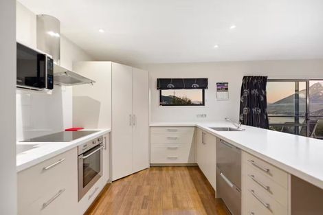 Photo of property in 11 Highview Terrace, Queenstown, 9300