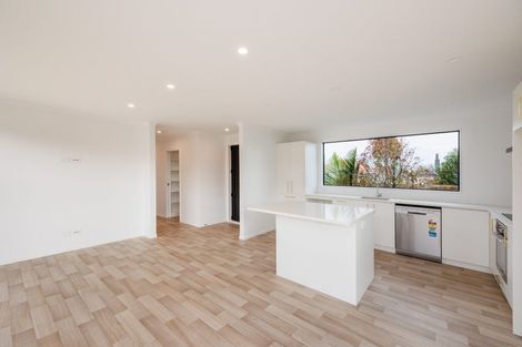 Photo of property in 33 Botanical Road, Takaro, Palmerston North, 4412