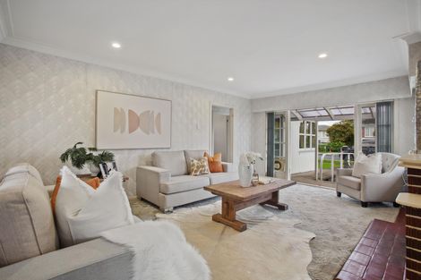 Photo of property in 16 Sylvan Crescent, Te Atatu South, Auckland, 0610