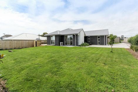 Photo of property in 2 Rayner Way, Glen Avon, New Plymouth, 4312