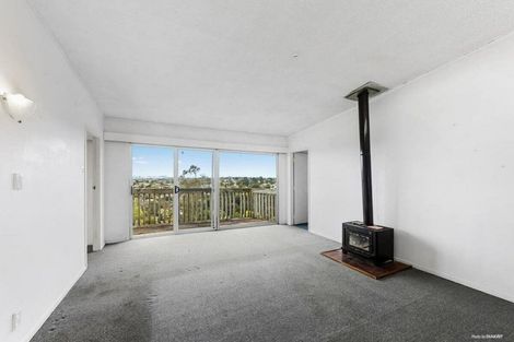 Photo of property in 15 Target Road, Totara Vale, Auckland, 0629