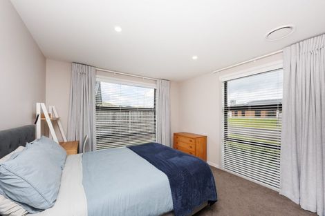 Photo of property in 4 Sardinia Grove, Fitzherbert, Palmerston North, 4410