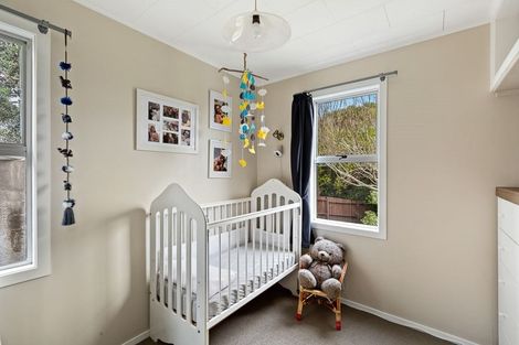 Photo of property in 1 Surf Road, Stanmore Bay, Whangaparaoa, 0932