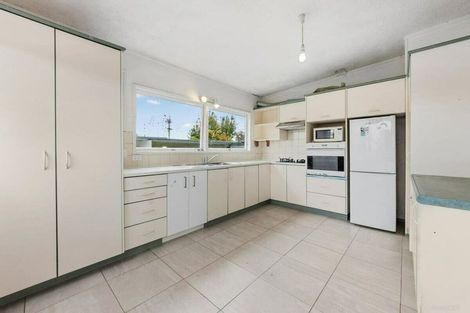 Photo of property in 15 Target Road, Totara Vale, Auckland, 0629