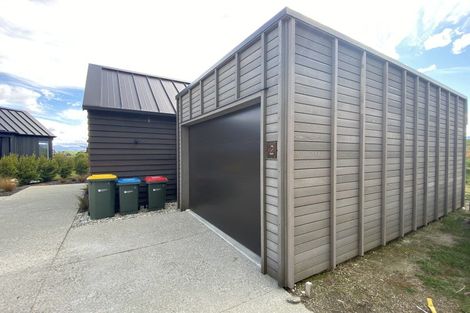 Photo of property in 2 Kotuku Lane, Jacks Point, Queenstown, 9371