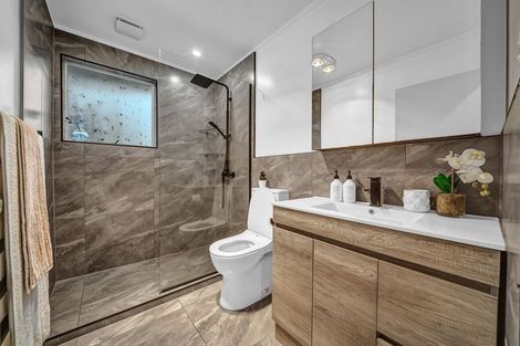 Photo of property in 9 Serwayne Place, Sunnyvale, Auckland, 0612