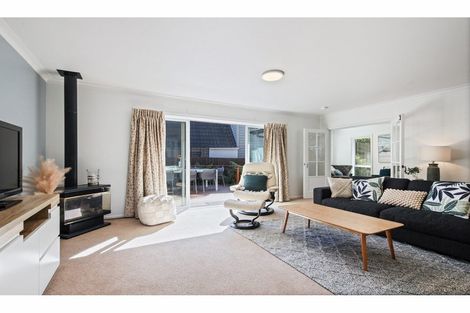 Photo of property in 19 Lombard Place, Avonhead, Christchurch, 8042