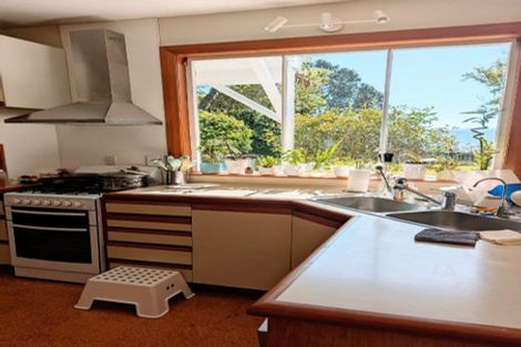 Photo of property in 172 Nevay Road, Karaka Bays, Wellington, 6022