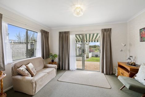 Photo of property in 14 Shelter Grove, Frankleigh Park, New Plymouth, 4310